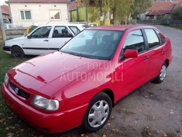 Farovi za Seat Cordoba