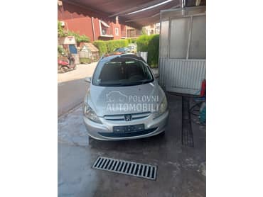 Peugeot 307 1,6 hdi 2004. god. -  kompletan auto u delovima
