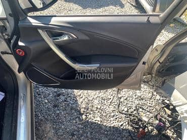 Prekidač prozora za Opel Astra J od 2009. do 2015. god.