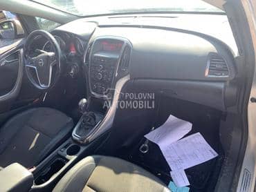 Srednji retrovizor za Opel Astra J od 2009. do 2015. god.