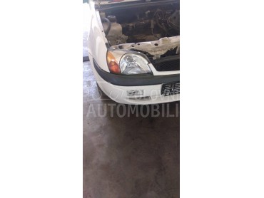 Desni far za Ford Fiesta od 2000. do 2001. god.