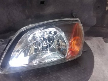 Levi far za Ford Fiesta od 2000. do 2001. god.