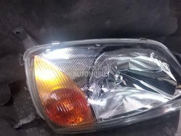 Desni far za Ford Fiesta od 2000. do 2001. god.