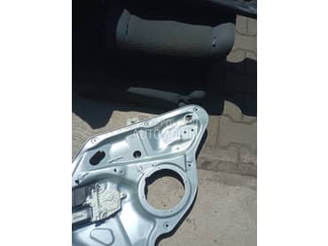 Zadnji desni podizac KARAVAN za Volkswagen Golf 5