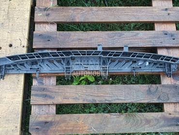 gornji nosač maske za Porsche Cayenne