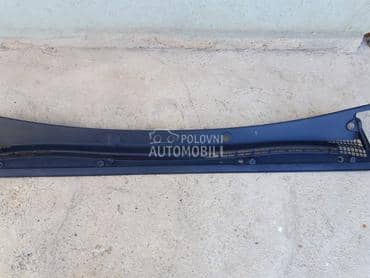 Plastika kod brisača za Citroen C5 od 2001. do 2004. god.