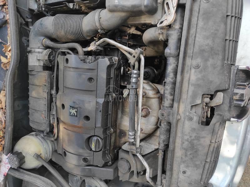 Peugeot 206 XS 2001. god. -  kompletan auto u delovima