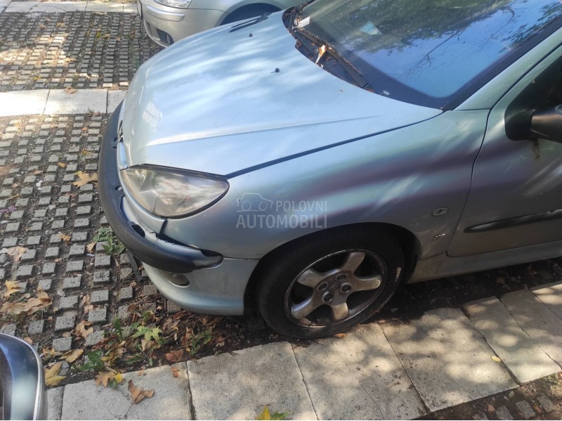 Peugeot 206 XS 2001. god. -  kompletan auto u delovima