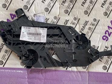 desni nosac fara za Škoda Octavia