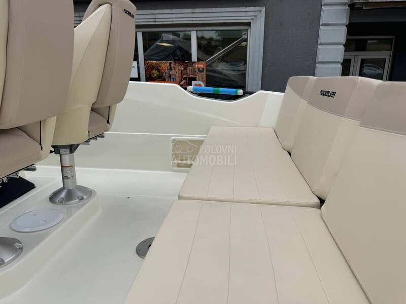 Quicksilver 705 Open i Mercury 200 ks