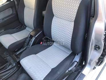 enterijer za Nissan Navara od 2000. do 2004. god.