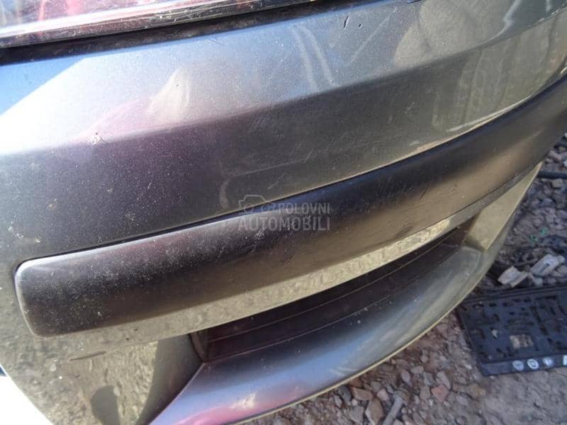 Lajsna prednjeg branika