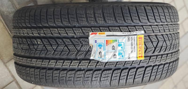Pirelli 305/40 R20 Zimska