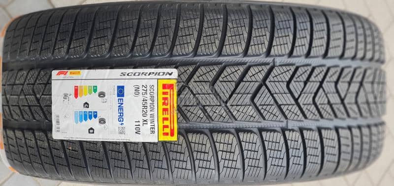 Pirelli 305/40 R20 Zimska