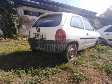 Opel Corsa B -  kompletan auto u delovima