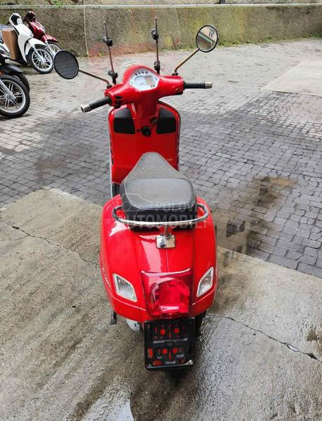 Vespa Gts 250