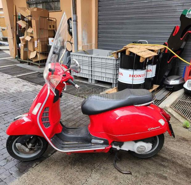 Vespa Gts 250