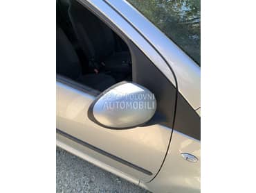 desni retrovizor za Peugeot 107 od 2005. do 2010. god.