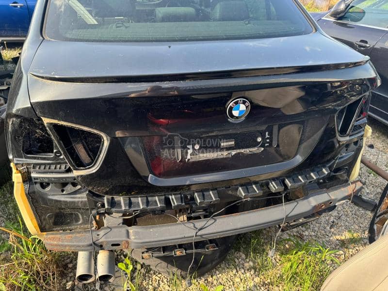 KRILO Vrata Hauba polustranica