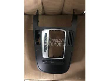 Blenda oko menjaca za Audi A4, A5 od 2007. do 2016. god.