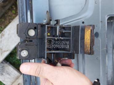 bravica gepek vrata za Mercedes Benz E Klasa od 2000. do 2006. god.