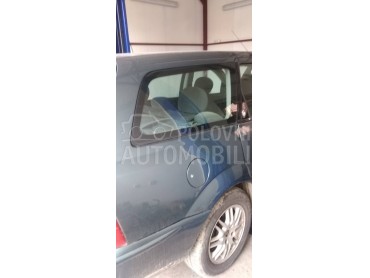 Desno staklo gepeka za Ford Focus od 1998. do 2004. god.