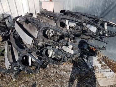 Prednja prsa Hladnjaci za Opel Corsa D od 2006. do 2011. god.