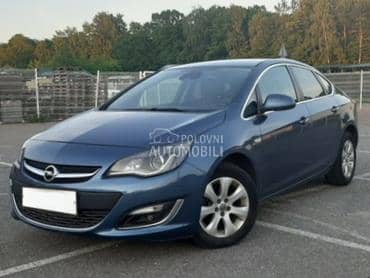 Opel Astra J -  kompletan auto u delovima