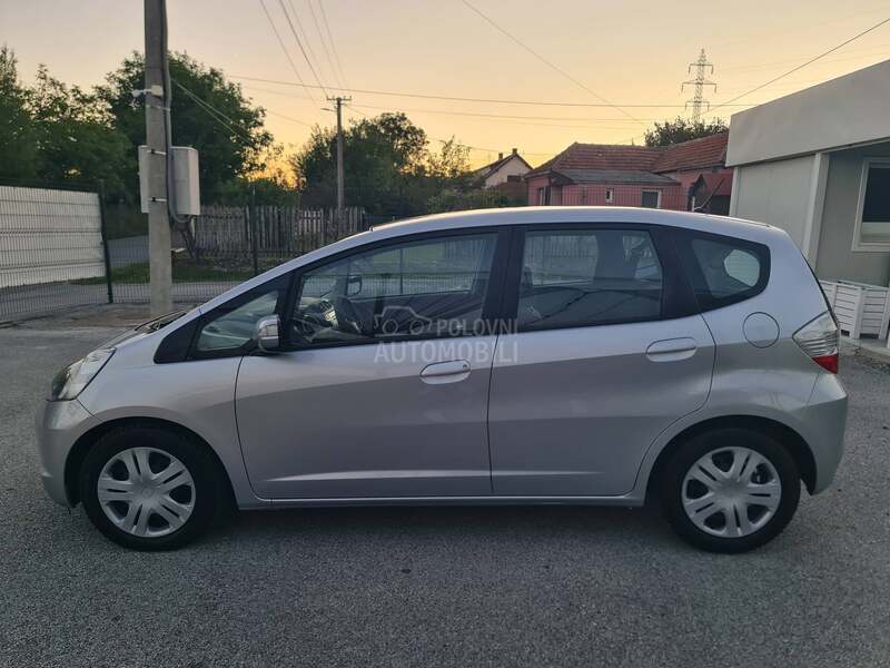 Honda Jazz 1.4I  N E M A C K A