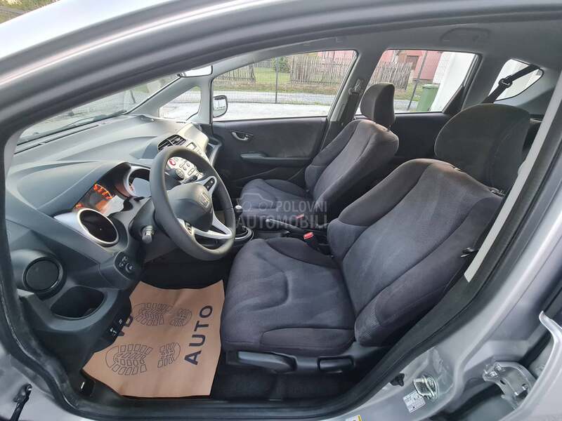 Honda Jazz 1.4I  N E M A C K A