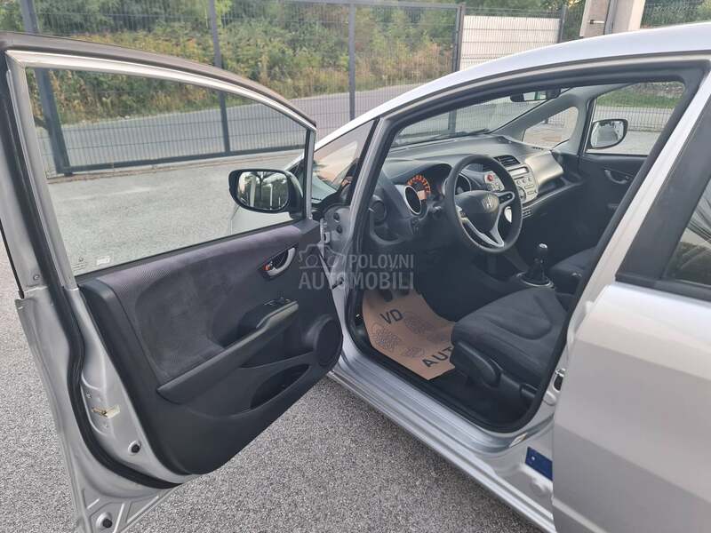 Honda Jazz 1.4I  N E M A C K A