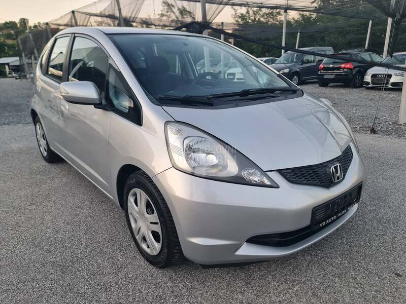 Honda Jazz 1.4I  N E M A C K A