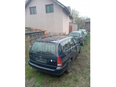 Ford Focus 2002. god. -  kompletan auto u delovima