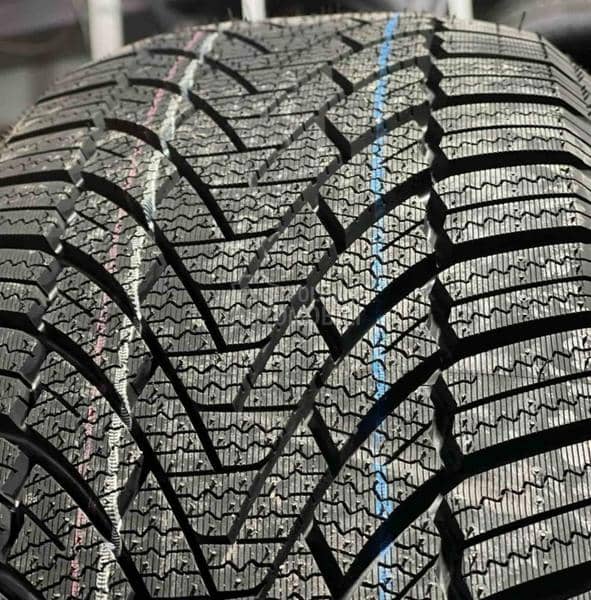 ROCKBLADE 245/45 R20 Zimska