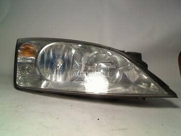 Desni far za Ford Mondeo od 2000. do 2006. god.