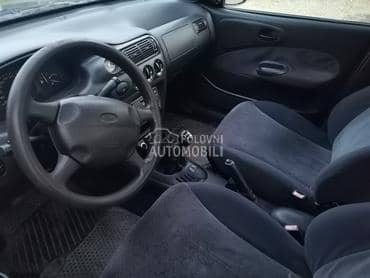 enterijer za Ford Escort od 1996. do 2000. god.