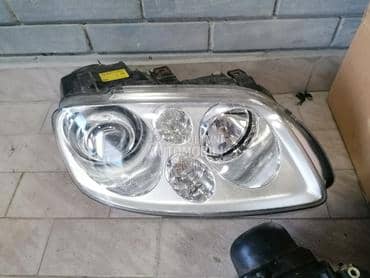 Far ksenon za Volkswagen Touran od 2004. do 2006. god.