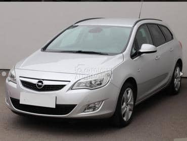 Opel Astra J 1.6 -  kompletan auto u delovima