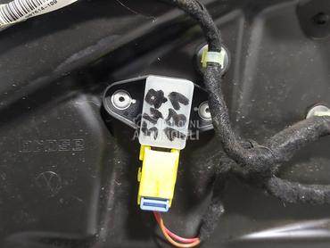 SENZOR AIRBAGA za Volkswagen Passat B6