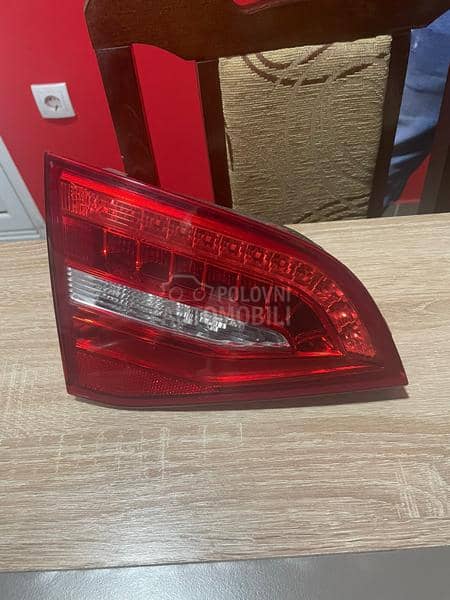 Levo unutarnje stop svetlo