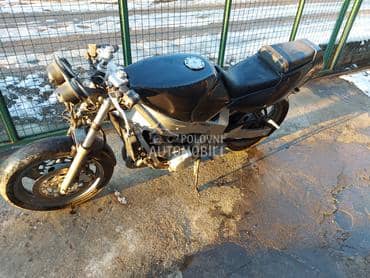 Yamaha FZR 600 u delovima