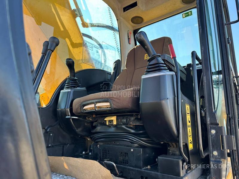 JCB JS220LC