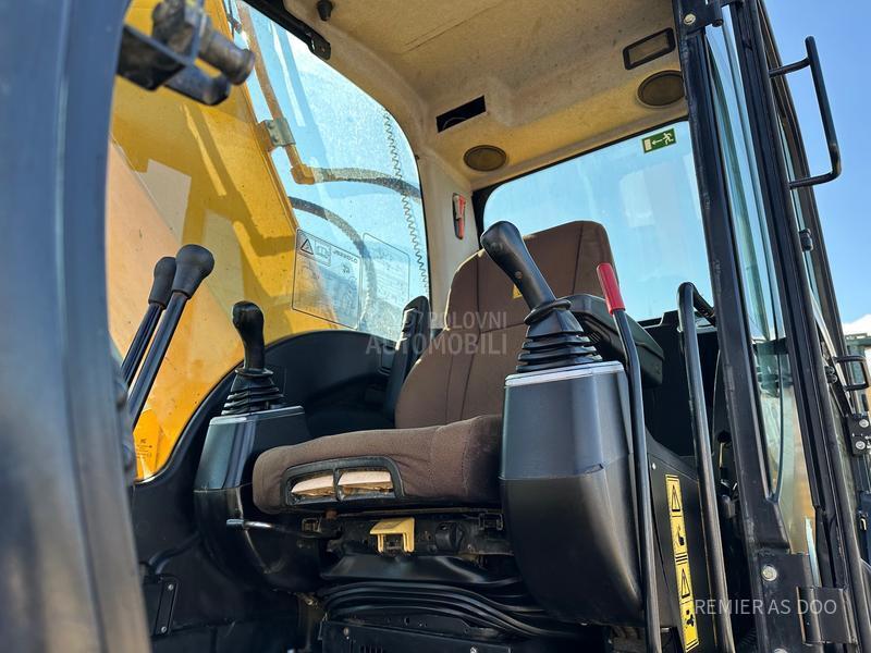 JCB JS220LC