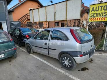 Opel Corsa C 1.0xe 2002. god. -  kompletan auto u delovima