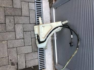 Boca za tecnost brisaca za Audi Q7 od 2006. do 2014. god.