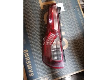 levi far za Citroen C4 Picasso za 2007. god.