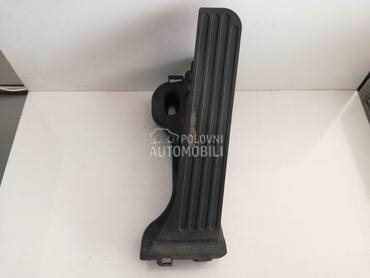 PAPUCICA GASA za Volkswagen Golf 5