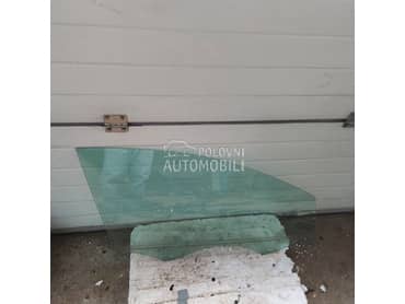 Prednje desno staklo za Audi Q7 od 2005. do 2014. god.