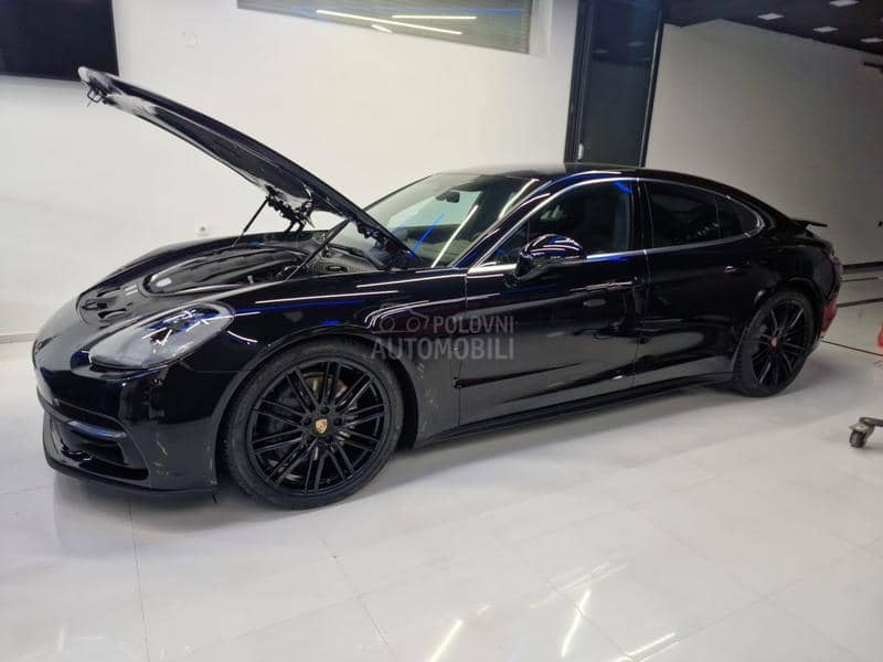 Porsche Panamera 4s/chrono