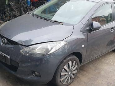 Mazda 2 -  kompletan auto u delovima